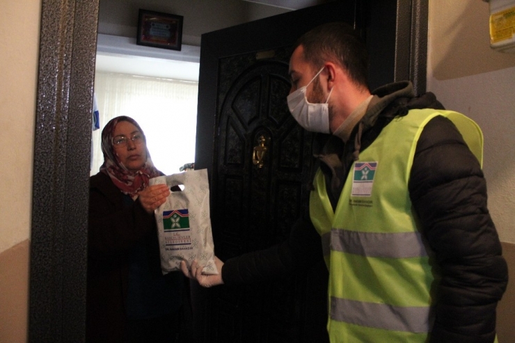 Bahçelievler’de Yaşlılara Vefa Eli