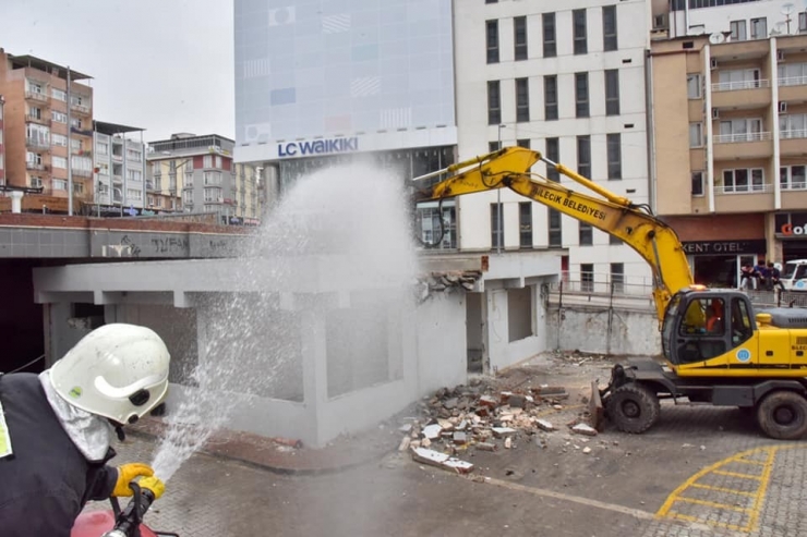 Kültür Sitesi Yıkılıyor