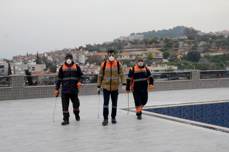 Kuşadası’nda Dezenfekte Çalışmaları Sürüyor
