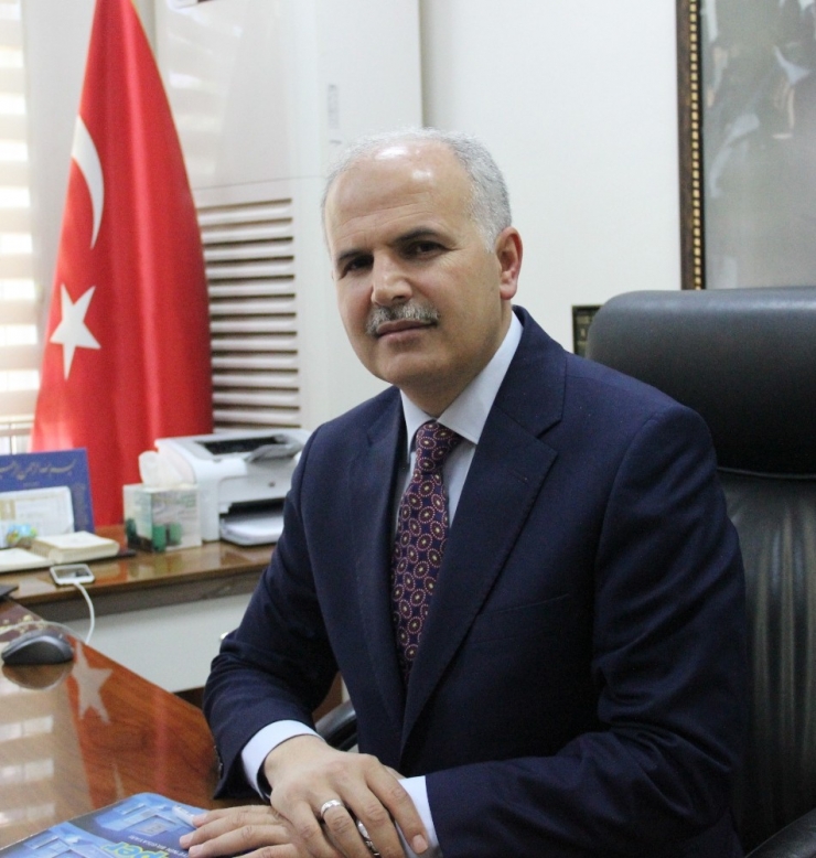 "Din Görevlileri, Sahada Büyüklerinin Yanında, Camide Görevlerinin Başında"