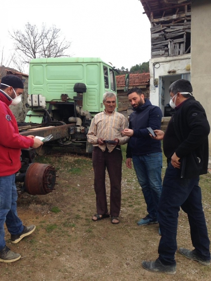 "Din Görevlileri, Sahada Büyüklerinin Yanında, Camide Görevlerinin Başında"