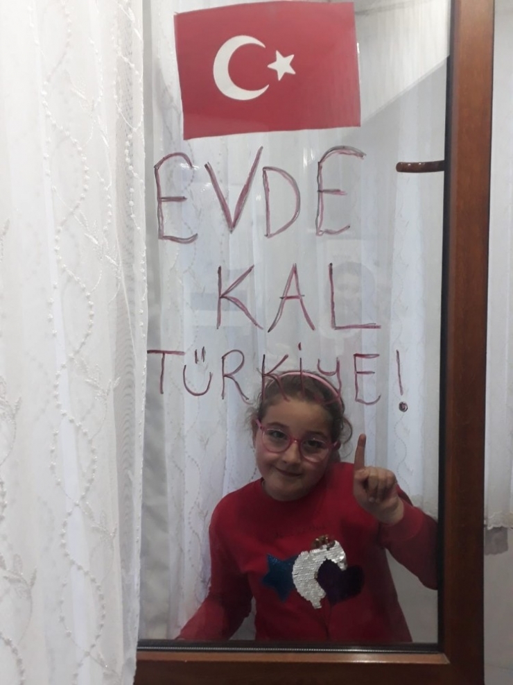 Miniklerden ’Evde Kal’ Çağrısı