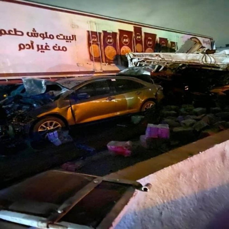 Mısır’da Nakliye Aracı Yolda Kalan Araçlara Çarptı: 15 Ölü