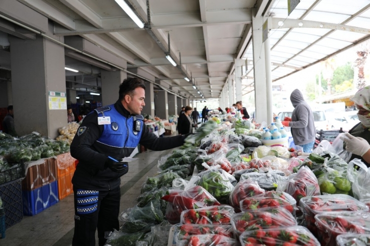 Yabancılar Yaşlı Türk Komşuları İçin Alışveriş Yaptı