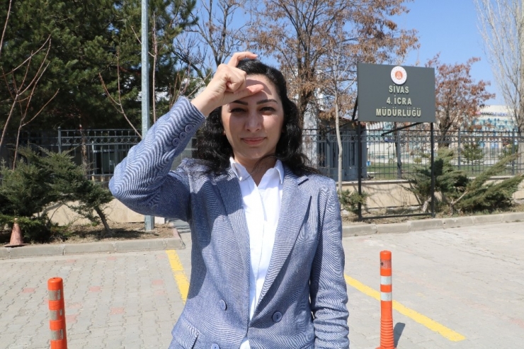 İşaret Diliyle Evde Kal Çağrısı Yaptı, Bakan Gül’den Ona Destek Geldi