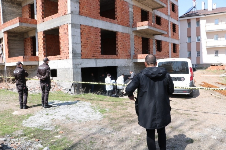 Oynarken Ceset Buldular