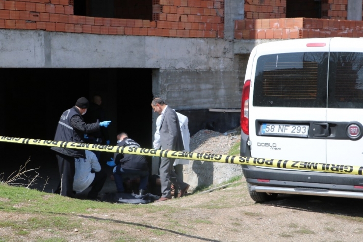 Oynarken Ceset Buldular