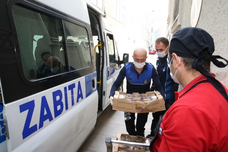 Sağlık Çalışanlarına Tatlı Sürpriz
