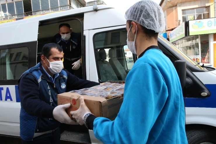 Sağlık Çalışanlarına Tatlı Sürpriz