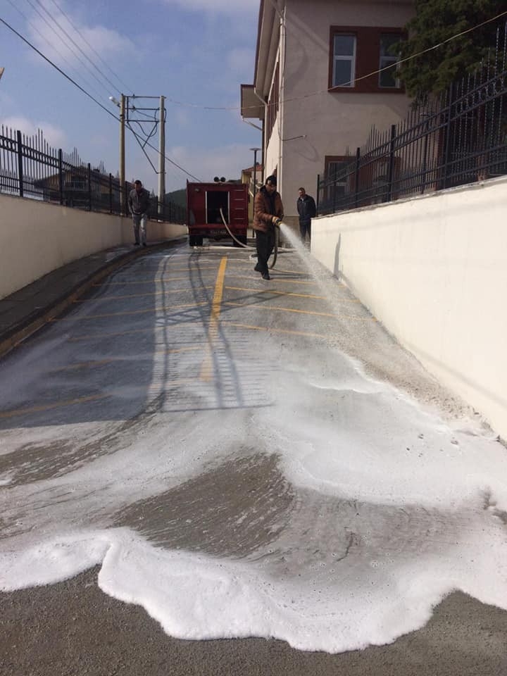 Toplum Sağlığı Merkezi Ve Sağlık Ocağı Bahçesi Dezenfekte Edildi