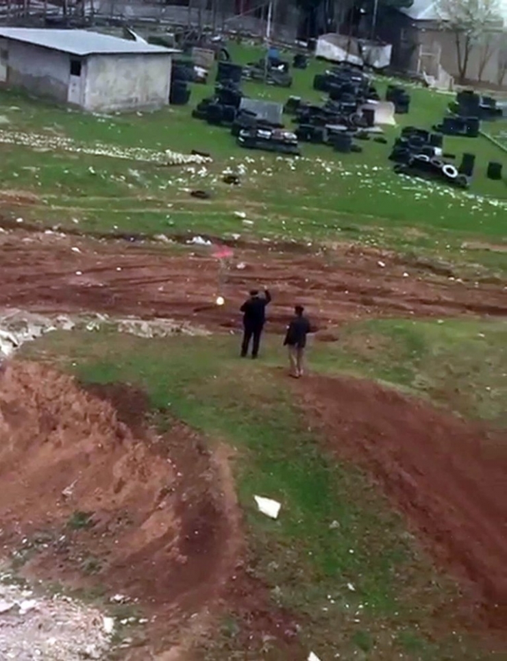 Sokağa Çıkma Yasağını Dinlemedi, Uçurtma Uçurdu