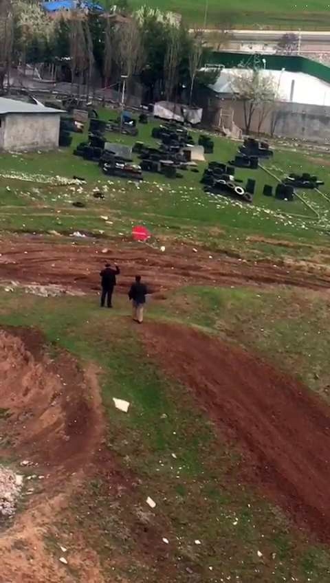 Sokağa Çıkma Yasağını Dinlemedi, Uçurtma Uçurdu