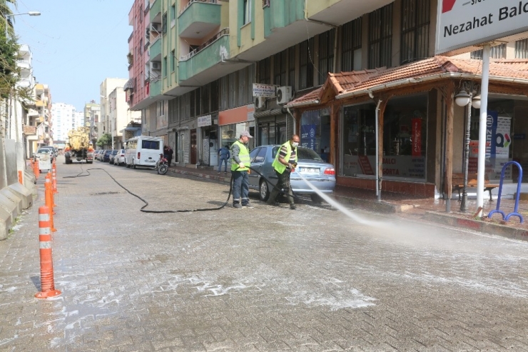 Erdemli’de Cadde Ve Sokaklar Aralıksız Temizleniyor