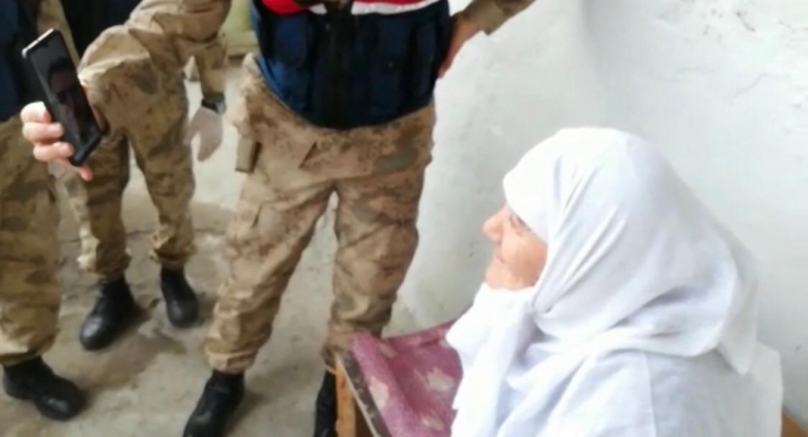 Vali Memiş, Sokağa Çıkamayan Vatandaşlarla Görüntülü Konuştu