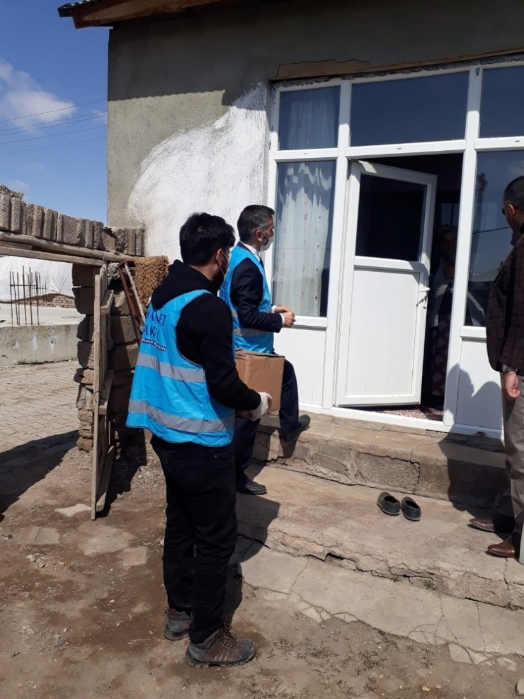 Van Müftülüğü Görevlileri Yaşlılar İçin Sahaya İndi
