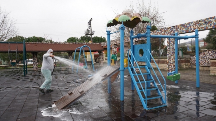 İzmit Belediyesi Akmeşe Ve Çevre Köyleri Dezenfekte Ediyor