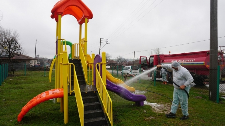 İzmit Belediyesi Akmeşe Ve Çevre Köyleri Dezenfekte Ediyor