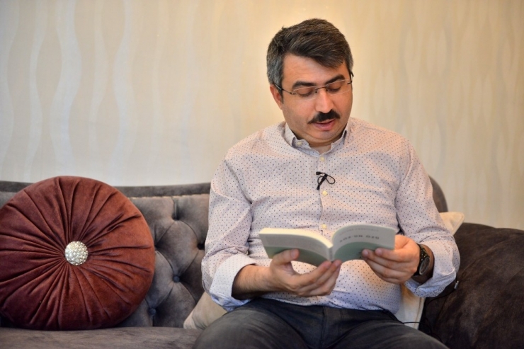 Başkan Yılmaz, Evde Kitap Okudu, Kızıyla Ders Çalıştı