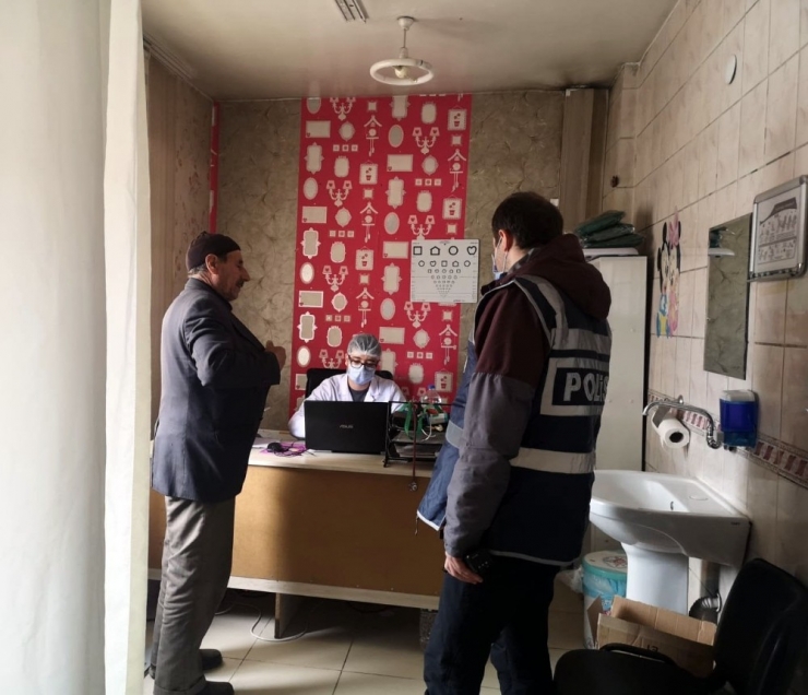 İlacı Biten Yaşlı Amcanın İmdadına Polisler Yetişti