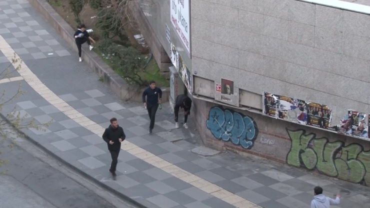 Başkent’te Liselilerden Taşlı Sopalı Laf Atma Kavgası