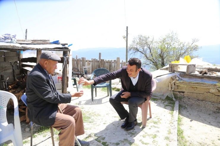 Başkan Ulutaş’tan Yaşlılara Moral Ziyareti