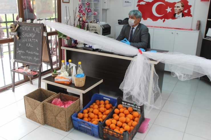 Muhtarın Portakallı, Tül Perdeli, Kolonyalı, Maskeli ’Korona’ Önlemi