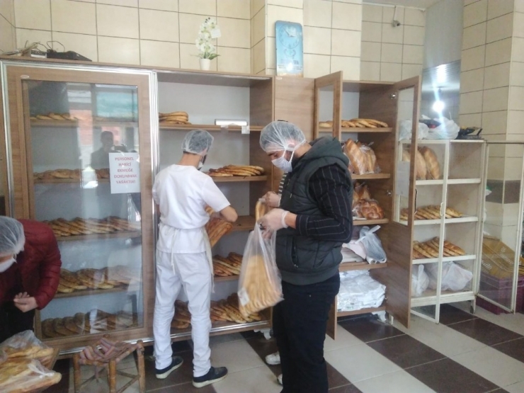 Muhtardan ’Evde Kal, Ekmeğin Bizden’ Kampanyası