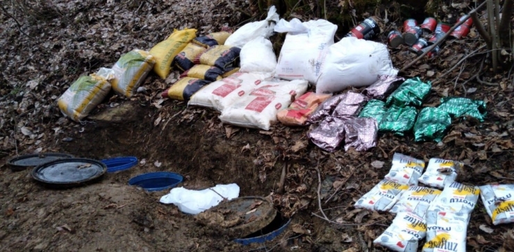Bitlis’te Terör Örgütüne Ait Sığınak Ve Yaşam Malzemesi Ele Geçirildi