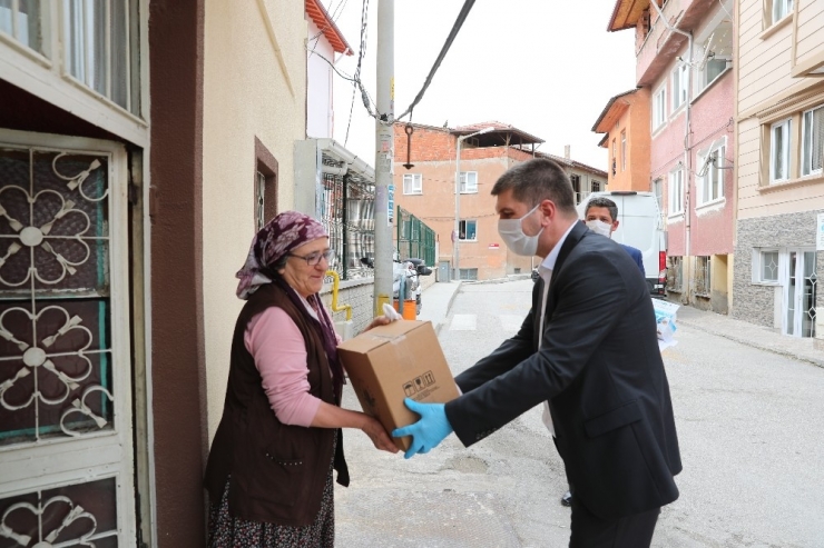 Burdur Belediyesi Ramazan Paketlerini Erken Dağıtmaya Başladı