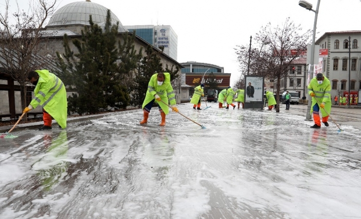 Büyükşehir Korona Virüs Mücadelesinde Takdir Topluyor