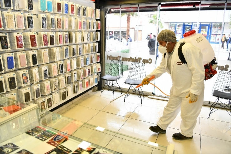 Çayırova’da Halkın Yoğun Kullandığı Alanlar Dezenfekte Ediliyor