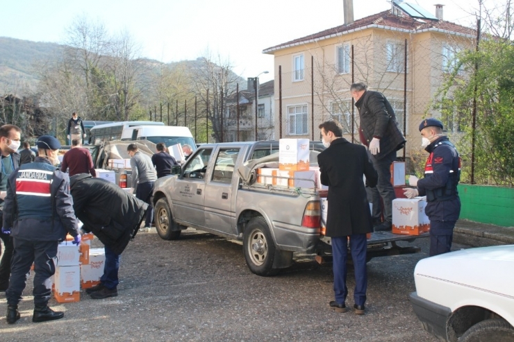 Cide’de ‘Vefalılar Grubu’ Tarafından Yardım Kolileri Dağıtılmaya Başlandı