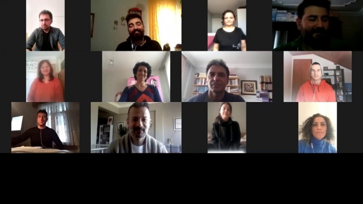 Tiyatro Grubundan ’Evde Kal’ Mesajı