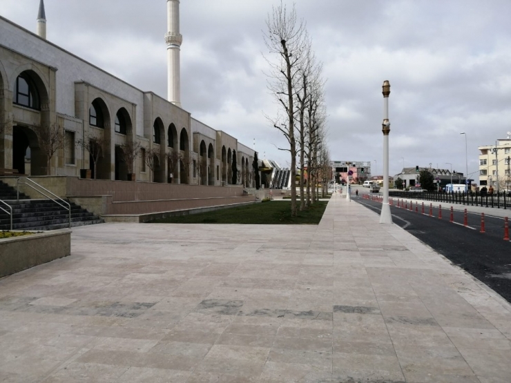 Çamlıca Camii Korona Virüs Tedbirleri Sebebiyle Bu Cuma Namazında Da Boş Kaldı