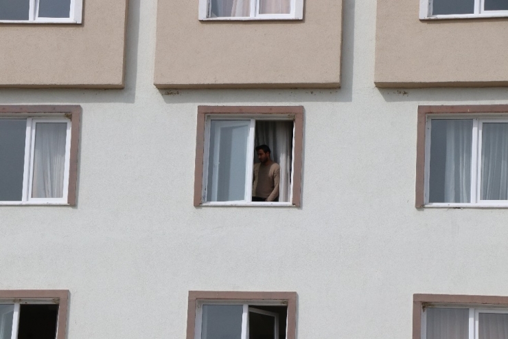 Havaalanındaki Yabancılar Karabük’te Yurtlara Yerleştirildi