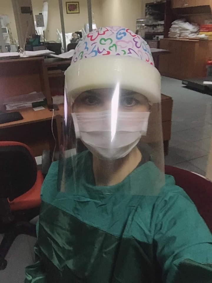 Evde Üretilen Kalkanlar Hastaneye Verildi