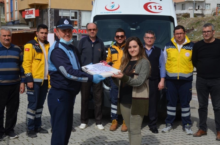 Emet Belediyesi’nden Sağlık Çalışanları, Jandarma Ve Polise Tatlı İkramı