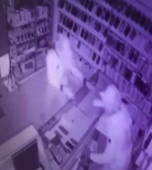 Fatih’te 11 Telefon Çalan Hırsızlar Kamerada