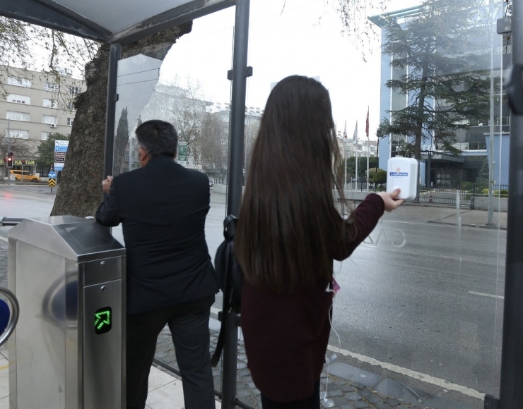 Gaziantep’te Otobüs Ve Tramvaylara Sosyal Mesafe Şeridi