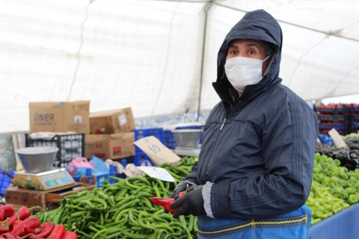 Eyüpsultan’da Pazarcılara 3 Metre Uyarısı