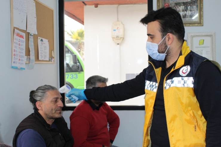 Kağıthane’de Taksi Şoförlerinin Ateşi Ölçüldü