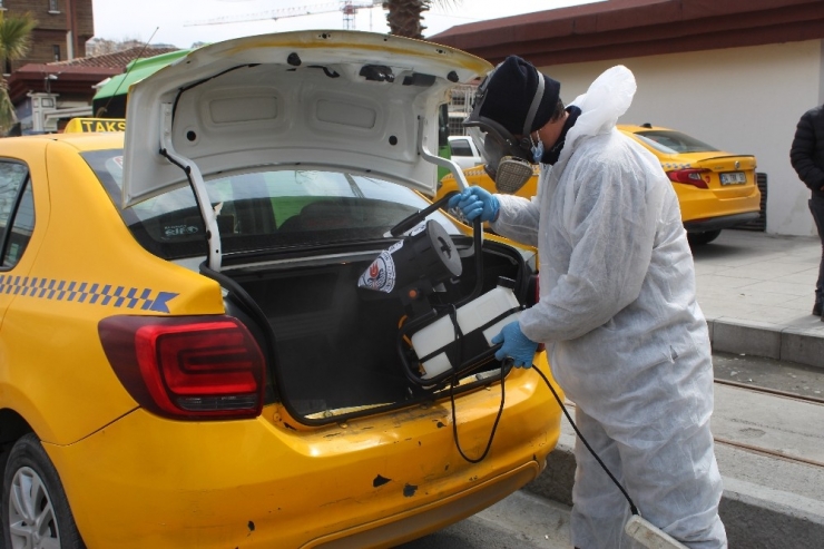 Kağıthane’de Taksi Şoförlerinin Ateşi Ölçüldü