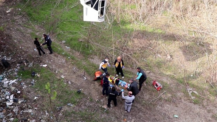 18 Yaşındaki Genç Köprüden Atladı, Vatandaşlar Film İzler Gibi İzledi