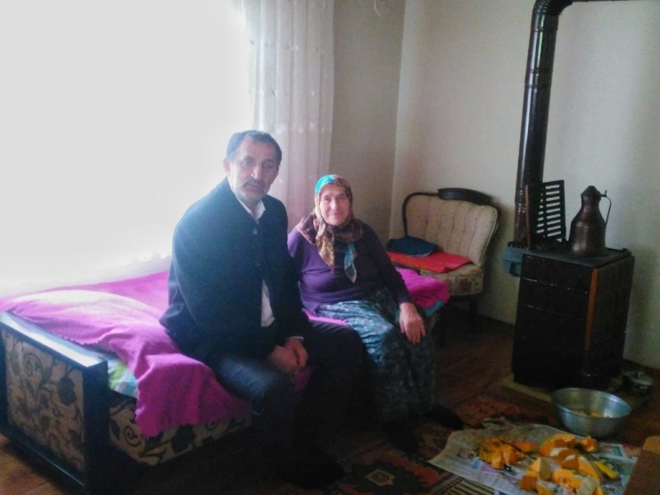 Başkan Şahin, Yaşlıları Evlerinde Ziyaret Etti