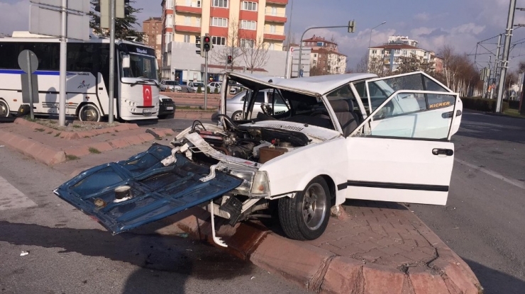 Kayseri’de Trafik Kazası: 3 Yaralı