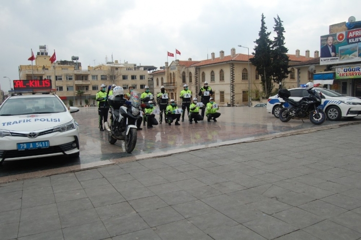 Trafik Polislerinden ’Evde Kal’ Çağrısına Destek
