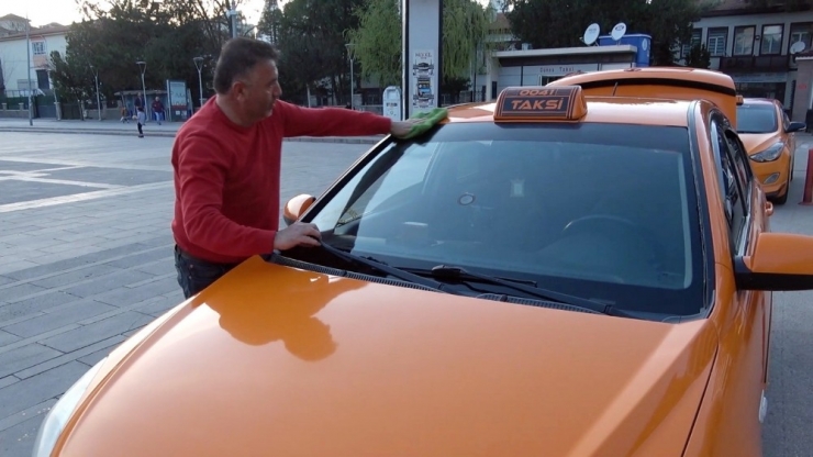 Taksicileri ’Korona Virüs’ Vurdu