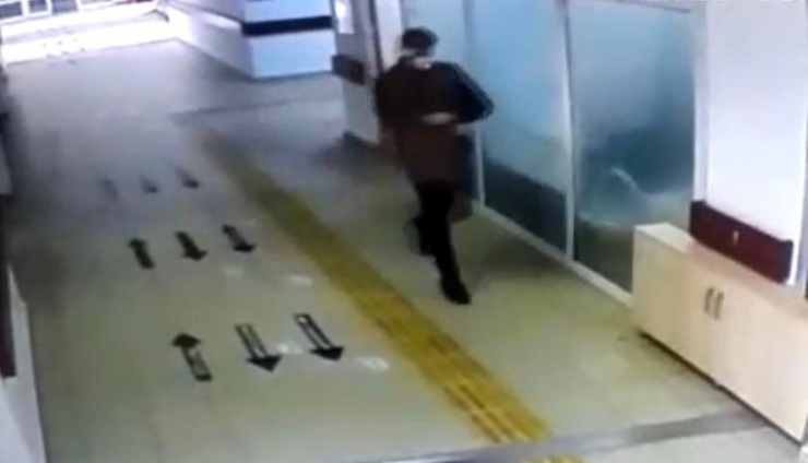 Hastanede Dezenfektan Hırsızlığı Kameraya Yansıdı