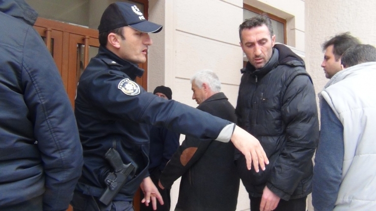 İnegöl’de Polis Mesafe Nöbetinde