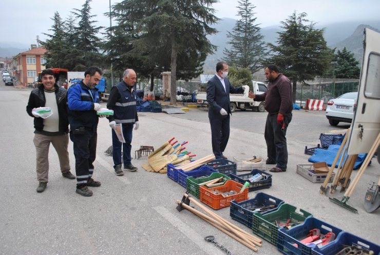 Pazarcı Esnafına Eldiven Ve Broşür Dağıtıldı